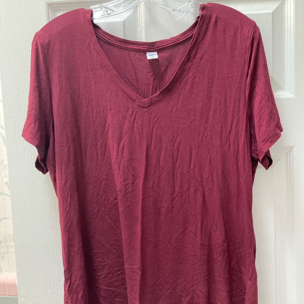 L Old Navy Maroon Tee
